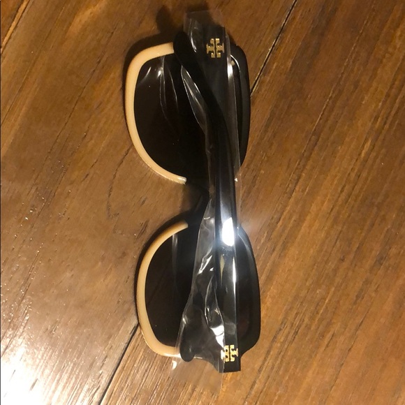 Tory Burch 55mm Polarized Ombré Sunglasses T logo - Picture 4 of 7